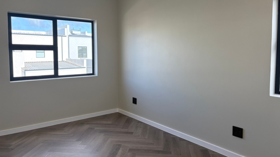 To Let 4 Bedroom Property for Rent in Sandown Western Cape